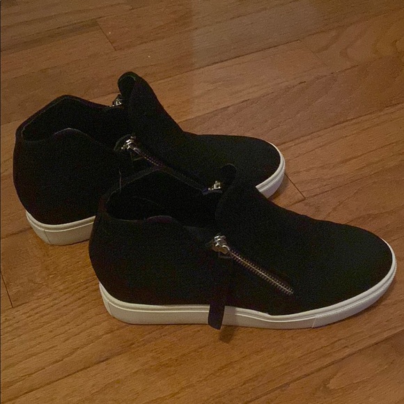 Steve Madden Black Zip up Textured Canvas Wedge Sneakers - Picture 2 of 7